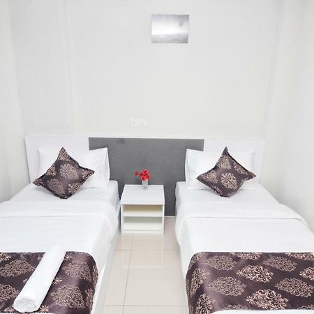 K Vila Hotel Сунгай Петані Екстер'єр фото